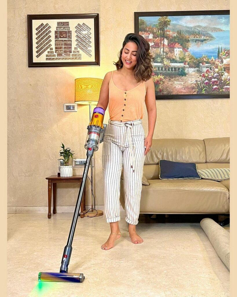 Hina Khan Feet (25 sexy photos)