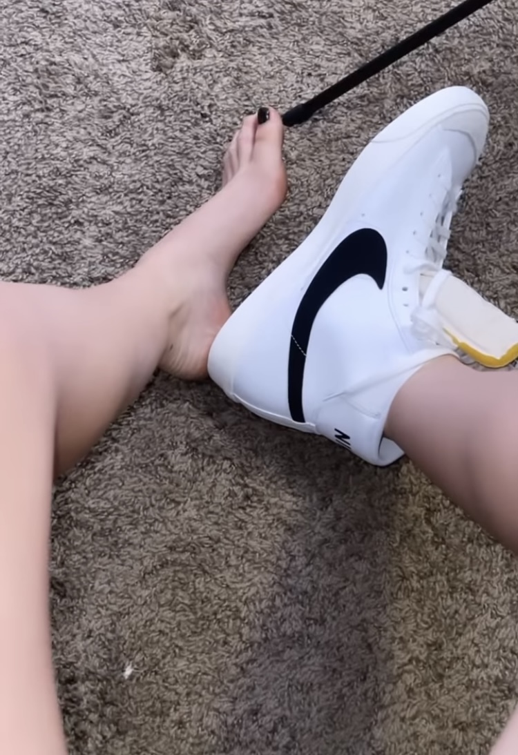 Indiana Massara Feet