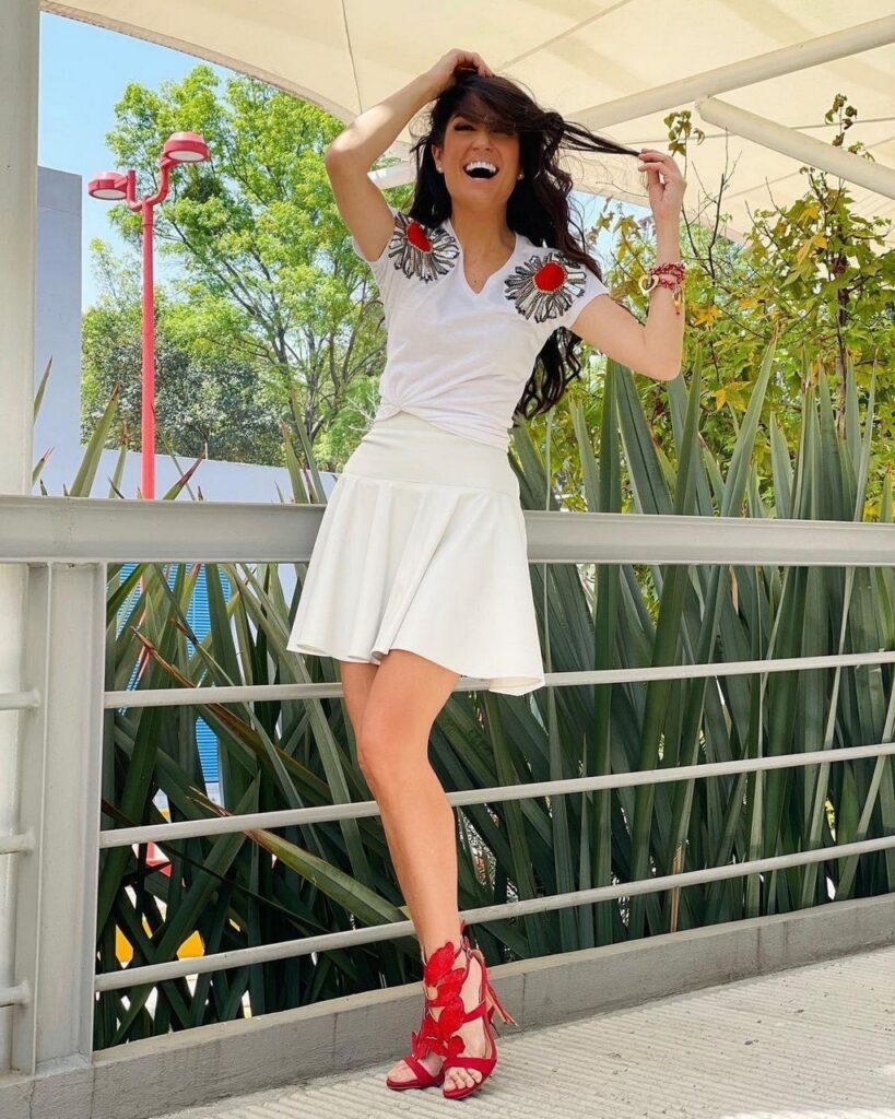 Joanna Vega Biestro Feet (15 sexy photos)
