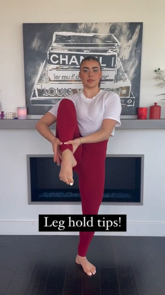 Kalani Hilliker Feet (20 sexy photos)