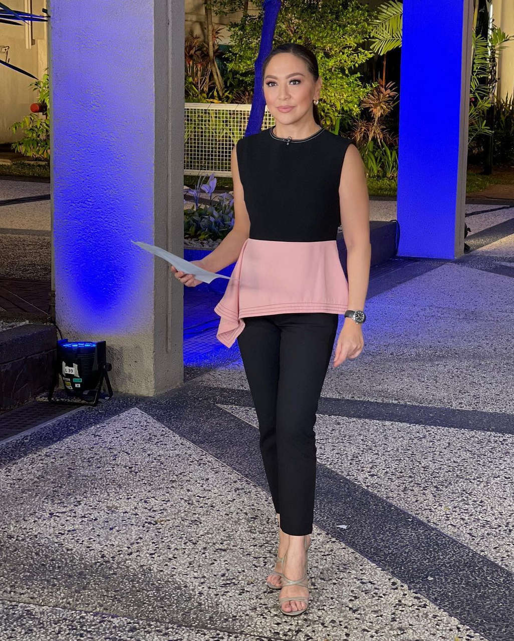 Karen Davila Feet