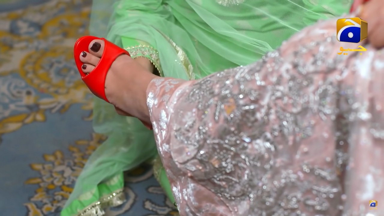 Kinza Hashmi Feet