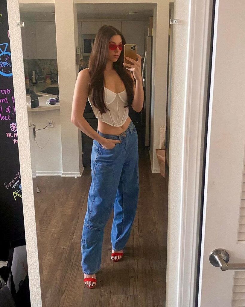 Kira Kosarin Feet (7 sexy photos)