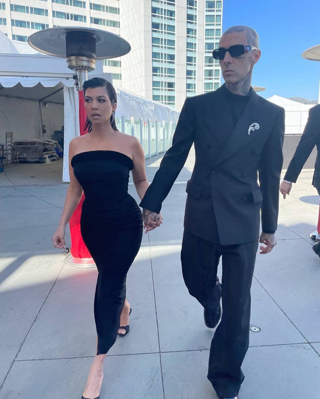 Kourtney Kardashian Feet (5 sexy-photos) Sexy Feets - Celeb Feets