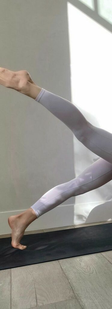 Lauren Gores Feet (4 sexy photos)