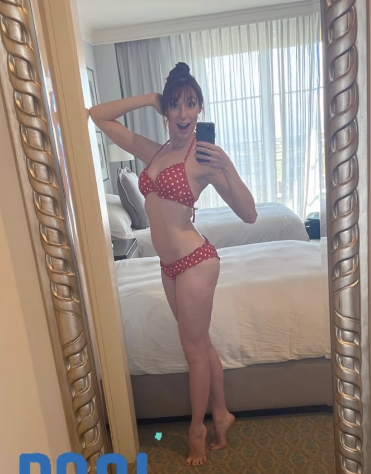 Lisa Foiles Feet