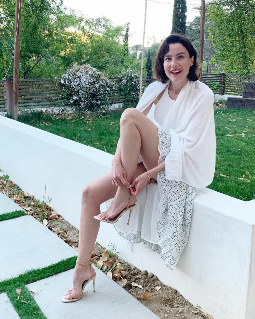 Loan Chabanol Feet (3 images)