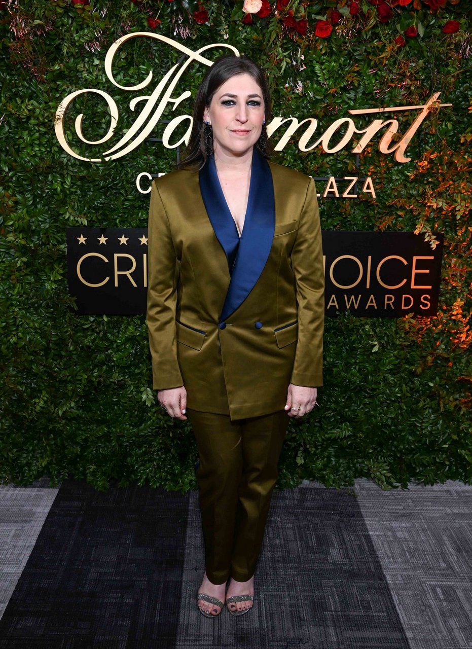 Mayim Bialik Feet