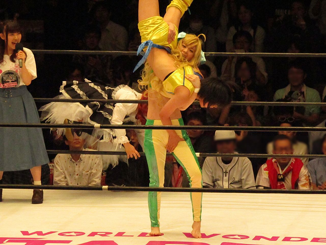 Mayu Iwatani Feet