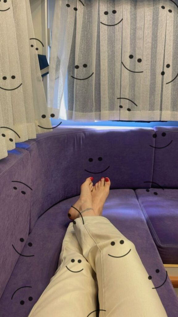 Mine Tugay Feet (4 sexy-photos)