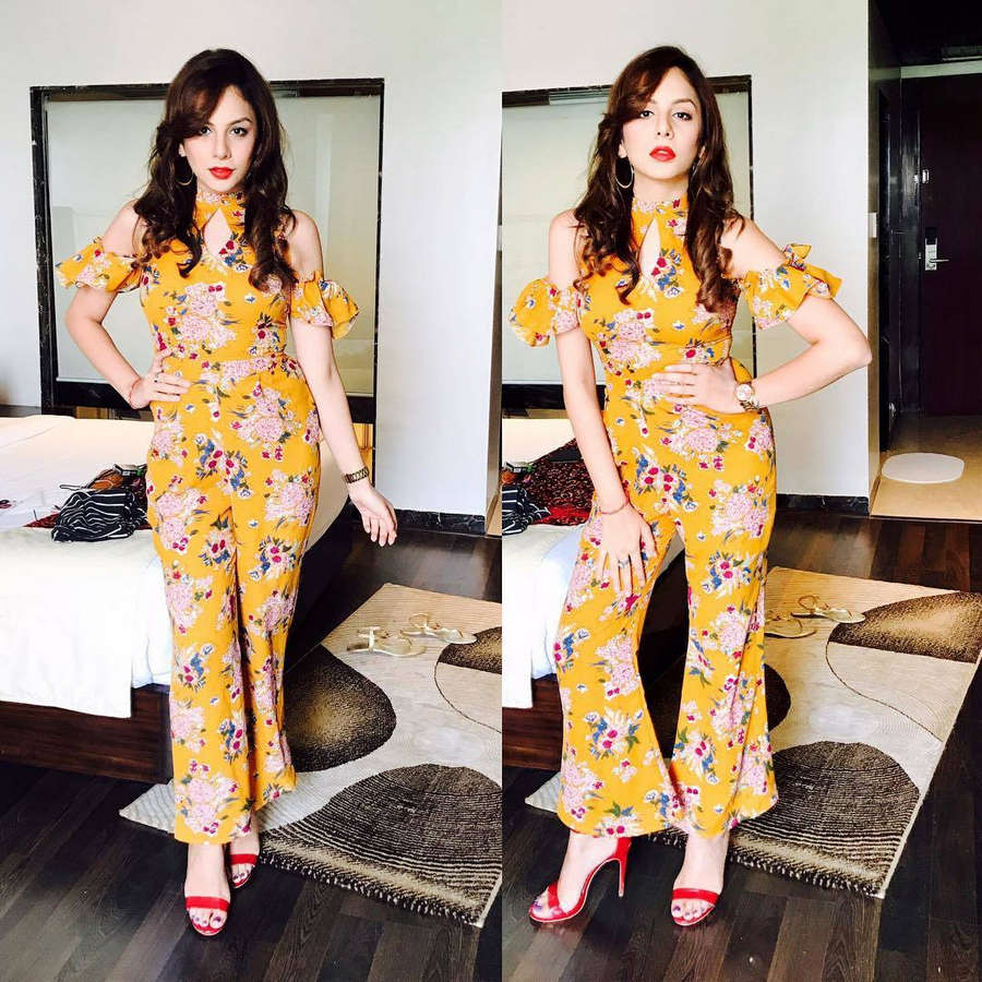 Nitibha Kaul Feet