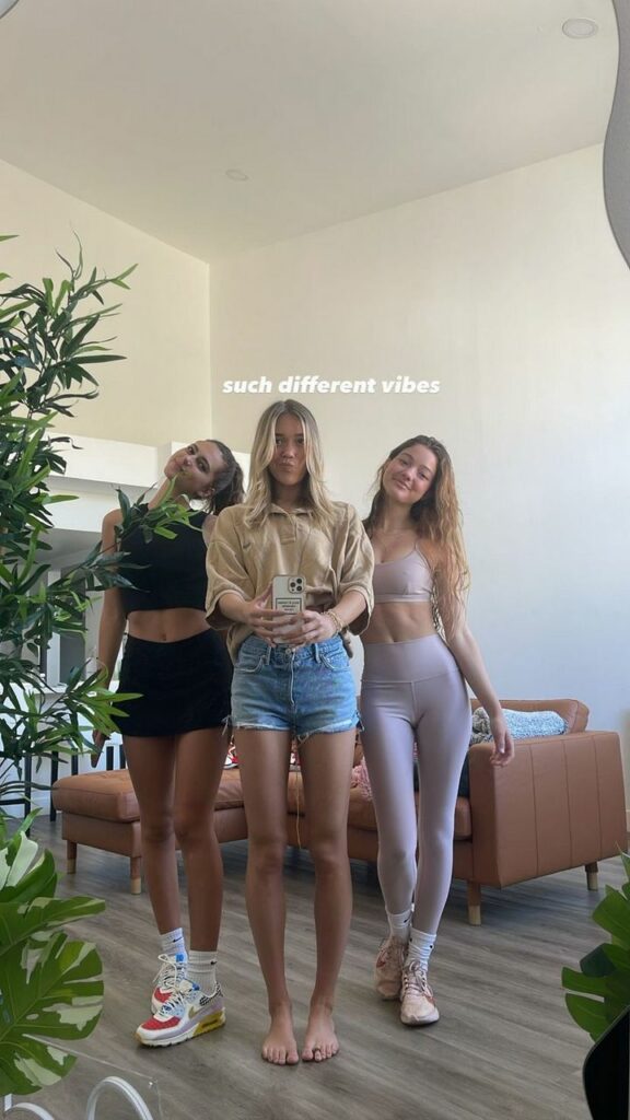 Olivia Ponton Feet (16 sexy photos)