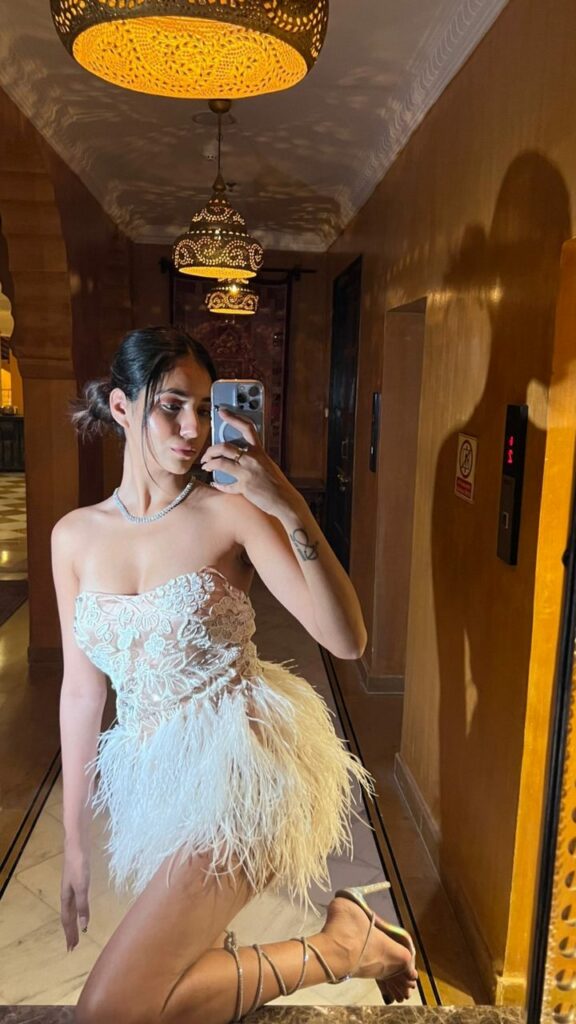 Radhika Seth Feet (3 pictures)