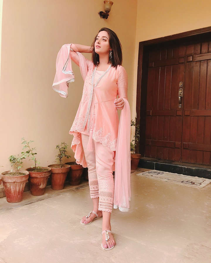 Sanam Chaudhry Feet