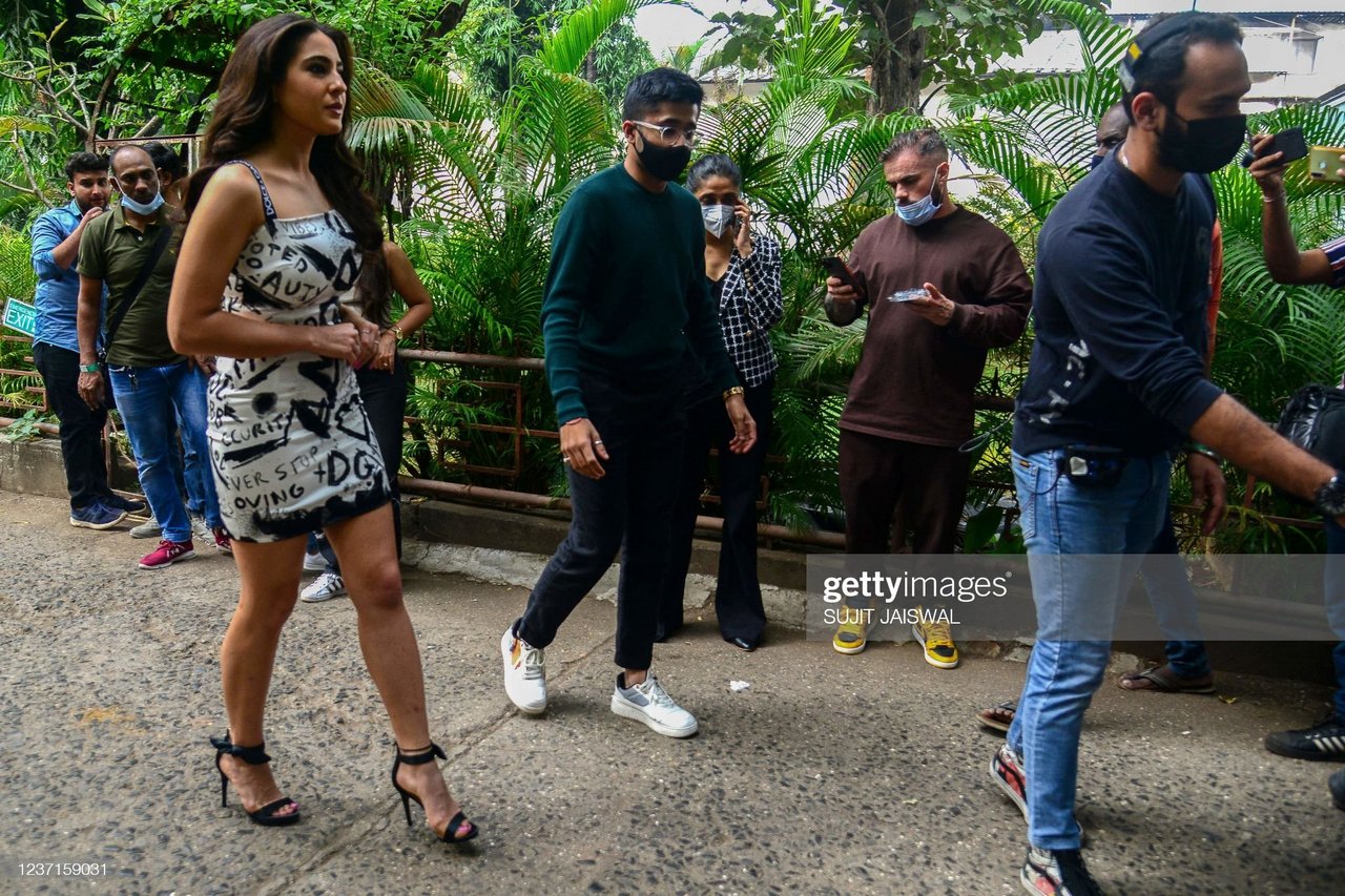 Sara Ali Khan Feet