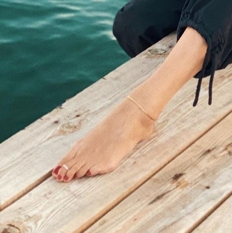 Serenay Sarikaya Feet