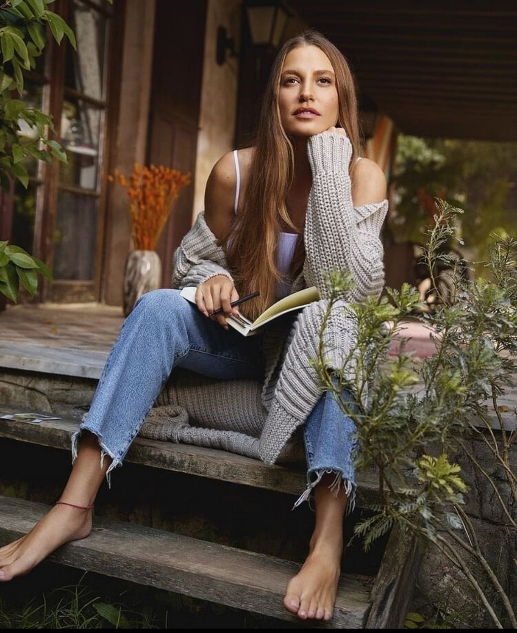 Serenay Sarikaya Feet