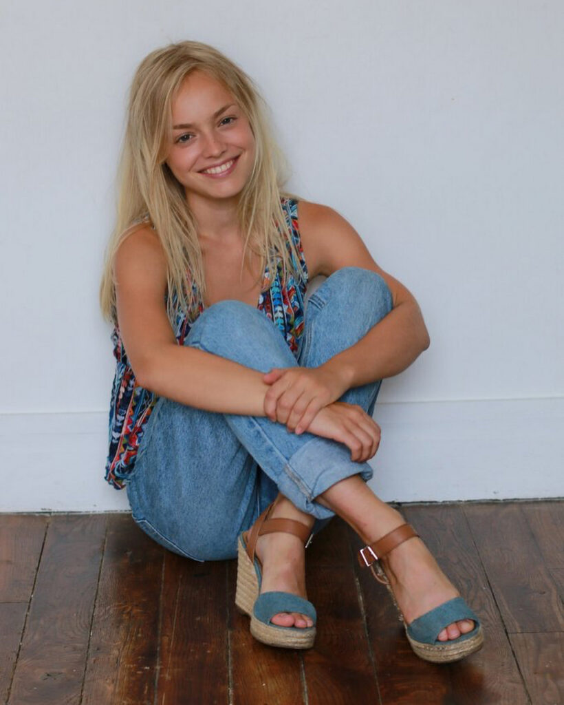 Sylvie Filloux Feet (2 photos)