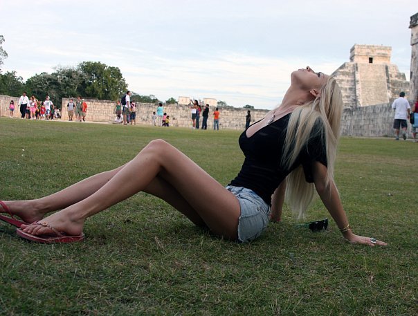 Valeria Lukyanova Feet