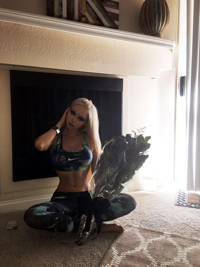 Valeria Lukyanova Feet