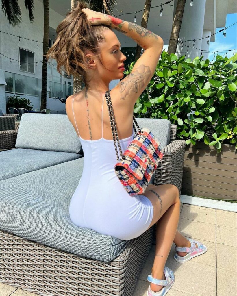 Victoria Waldrip Feet (17 sexy photos)