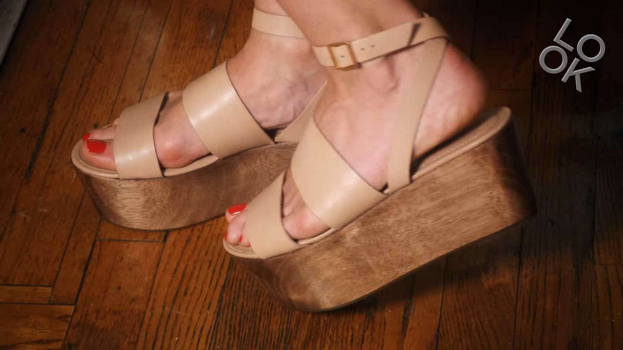 Valentine Bureau Feet