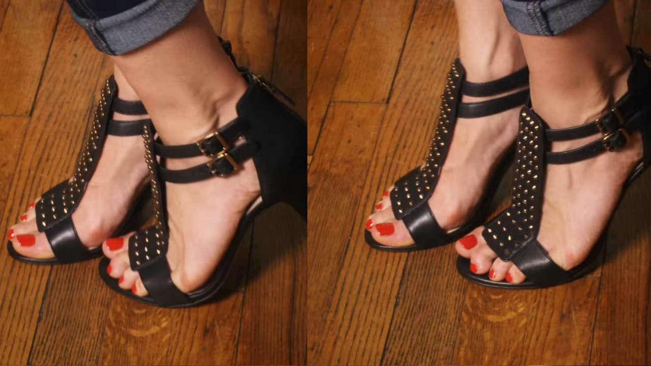 Valentine Bureau Feet