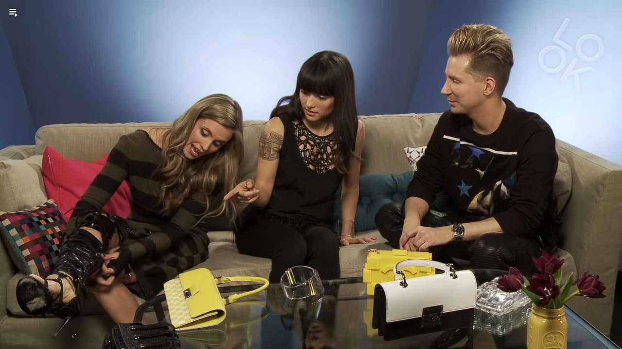 Valentine Bureau Feet