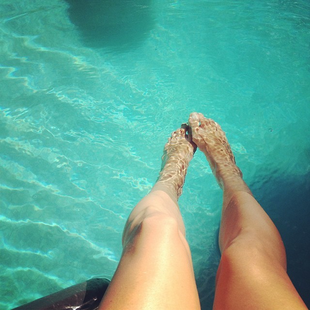 Valentine Bureau Feet