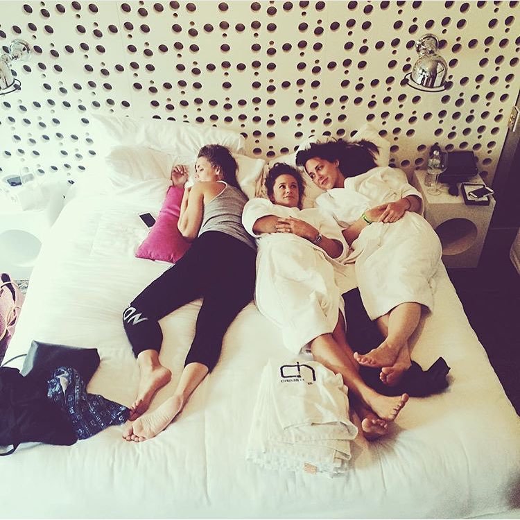 Valentine Bureau Feet