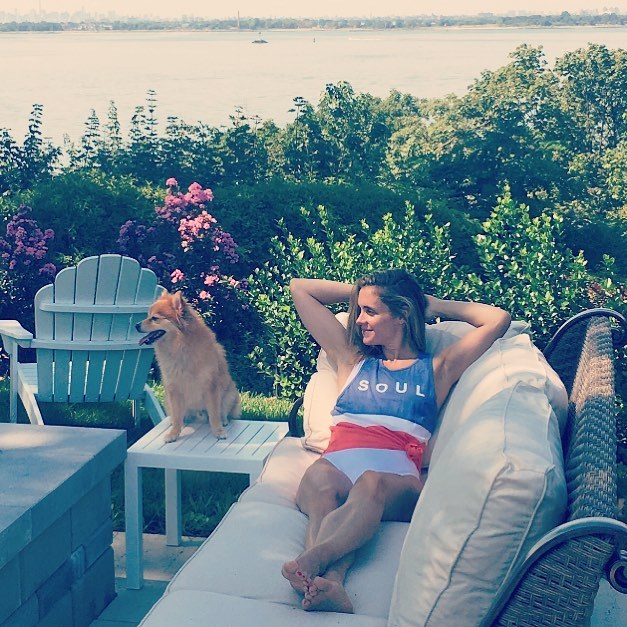 Valentine Bureau Feet